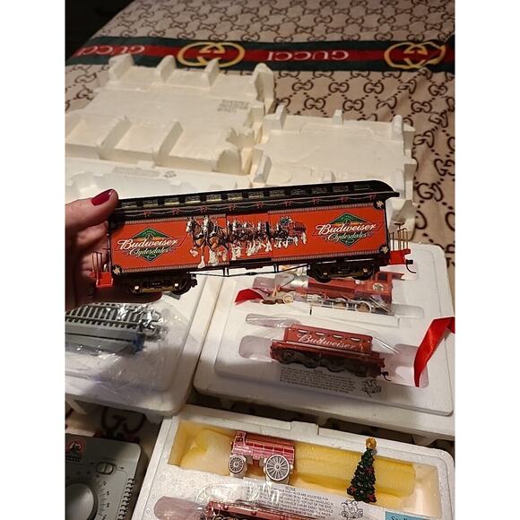 Hawthorne Village Budweiser Beer Holiday Express Train Set Masterpiece Railways - Picture 5 of 16